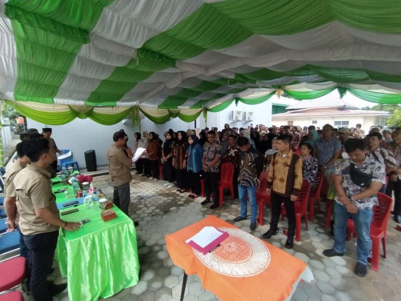 Foto Gunawan : ketua PPS Kelurahan Baturaja Baturaja Lama Randi Eko Saputra Lantik Petugas KPPS di kantor kelurahan Baturaja lama 