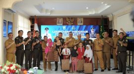 Foto : pose bersama usai loncing program percepatan penerbitan KIA