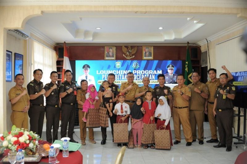 Foto : pose bersama usai loncing program percepatan penerbitan KIA