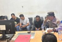 Foto : oknum komisioner Bawaslu OKU sedang di periksa di Mapolres OKU 