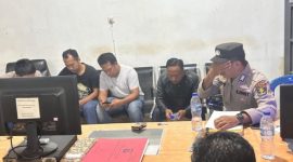 Foto : oknum komisioner Bawaslu OKU sedang di periksa di Mapolres OKU 