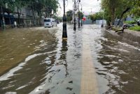 Foto : beberapa jalan ruas di kota Semarang terendam banjir akibat cuaca ekstrim 