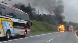 Foto : Bus Rosalia Indah terbakar di jalan tol solo Semarang 