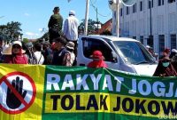 Foto : aksi masa tolak Jokowi berlebaran di kota Jogja 