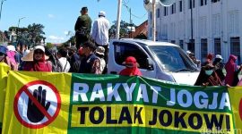 Foto : aksi masa tolak Jokowi berlebaran di kota Jogja 