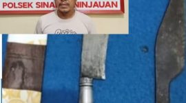 Foto : seorang pria diamankan karena kedapatan membawa senjata tajam 