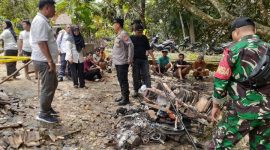 Foto : sebuah rumah dan motor di kecamatan Sosoh Buay Rayap hangus terbakar 