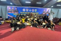 Foto : Tim Kings Stone pose bersama usai menerima penghargaan 