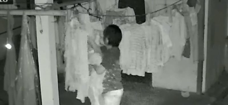 Foto : pencuri cd wanita tertangkap kamera cctv 