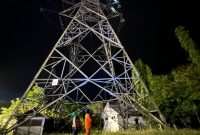 Foto : perbaikan tower sutet dilakukan pada malam hari