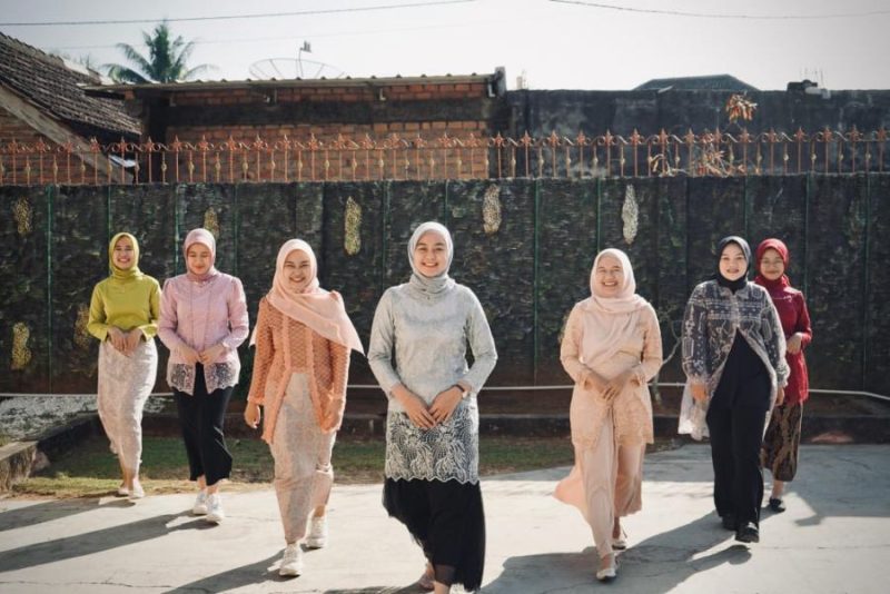 Foto : Srikandi PLN UPT Baturaja turut memeriahkan dengan mengenakan kebaya di hari kebaya Nasional