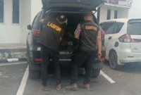 Foto : Tim Puslabfor Polda Sumsel sedang bersiap untuk pemeriksaan kebakaran kantor bupati OKU