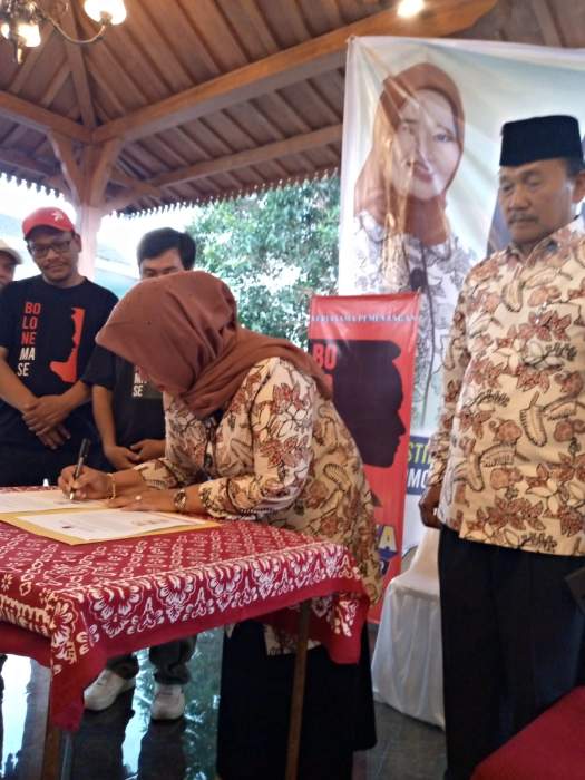 Foto Wawan Peristiwaterkini: Penandatanganan Deklarasi Dukungan Bolonemase kepada pasangan nomor 1, Kustini-Sukamto