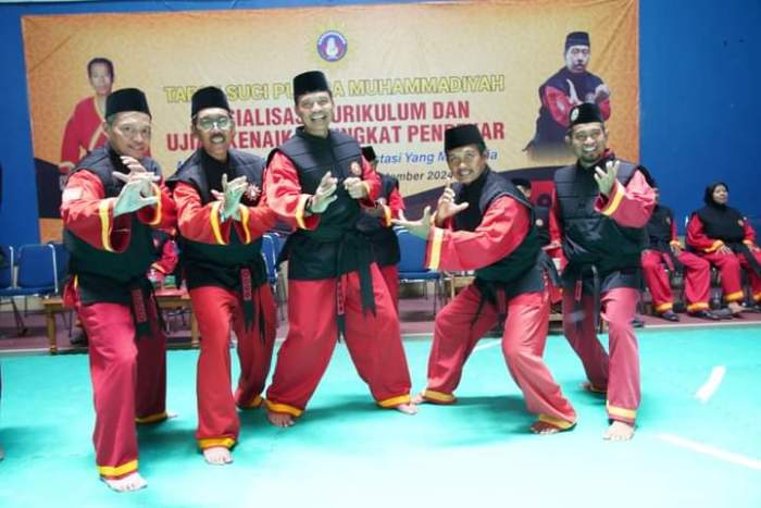 Foto Wawan Bahij Peristiwaterkini : Afnan Hadikusumo Kukuhkan Danrem 072/Pamungkas sebagai Pendekar Utama Tapak Suci