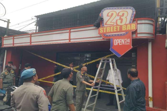 Foto Wawan-Peristiwaterkini; Outlet 23 di Jl. Parangtritis di beri Police Line dan Tutup Total