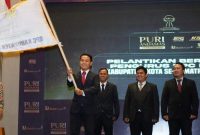 Foto : Ketua HIPMI OKU Gusti Prabowo Randu Bhaskoro bersama kader HIPMI OKU mengibarkan bendera HIPMI di Palembang,