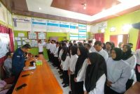Foto : Pelantikan KPPS di desa Batumarta I dilaksanakan di aula kantor Desa Batumarta I 