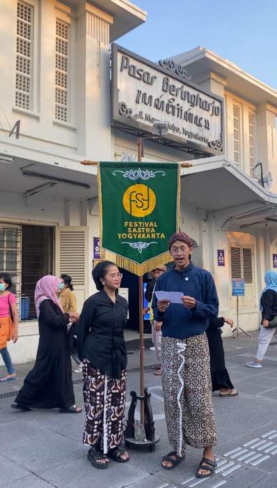 Foto Wawan-Peristiwaterkini; Festival Sastra Yogyakarta 2024 di Depan Pasar Beringharjo