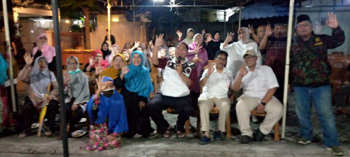 Foto Wawan-Peristiwaterkini; Afnan Hadikusumo saat sosialisasi di Kampung Patehan Tengah, Selasa (12/11/2024)