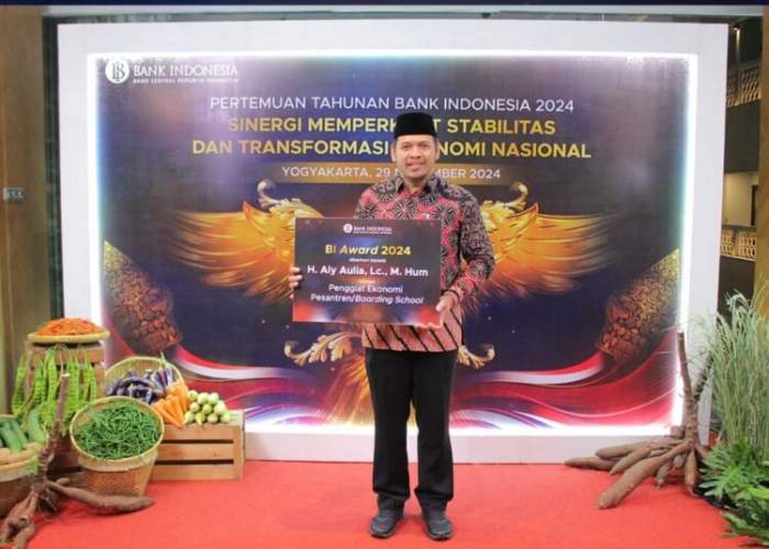 Foto Wawan-Peristiwaterkini; Aly Aulia Direktur Madrasah Mu’allimin Muhammadiyah Yogyakarta meraih penghargaan Bank Indonesia Award 2024, dalam kategori Pegiat Ekonomi Pesantren/Boarding School.
