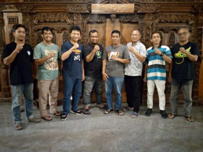 Foto Wawan-Peristiwaterkini; Pengurus Jogja Time Rallyers Community siap bertanding di Kejurnas City Rally 2024 di Surabaya