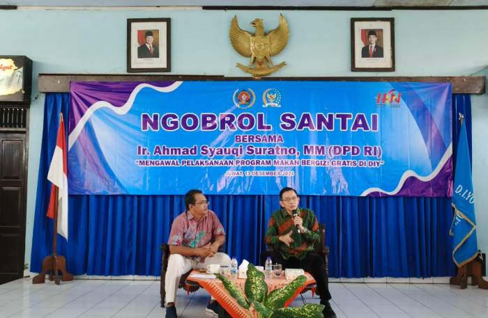 Foto Wawan-Peristiwaterkini; Anggota DPD RI Ahmad Syauqi dengan ngobrol bareng wartawan di Kantor PWI DIY
dan Serap Aspirasi Program Makan Bergizi Gratis