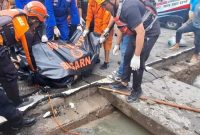 Foto Wawan-Peristiwaterkini; Evakuasi Korban Laka Air di Gorong-Gorong depan PLN Sedayu, Bantul