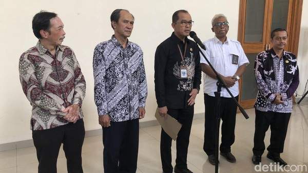 Foto Wawan-Peristiwaterkini; Pemda DIY Umumkan UMP dan UMSP DIY 2025 di Kompleks Kepatihan Kota Jogja