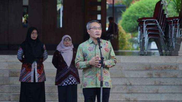 Foto: Bupati Bantul Abdul Halim Muslih mengajak seluruh pegawai Pemkab untuk meningkatkan pelayanan di tahun 2025 (Foto: Humas Pemkab Bantul)