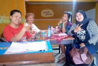 Foto Wawan-Peristiwaterkini; Pengurus Korcam PDI Perjuangan Kemantren Mantrijeron siap melayani masyarakat yang ingin mengambil formulir Program Indonesia Pintar