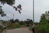 Foto: Tiang Listrik Bantuan dari anggota DPR RI Dewi Yustisina sudah terpasang di blok L kelurahan Baturaja Permai
