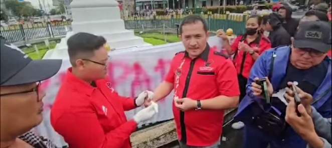 Foto Wawan-Peristiwaterkini; Solid Bergerak, Banteng Jogja Cap Jempol Darah Siap Kawal Kongres PDI Perjuangan & Melawan Segala Bentuk Ancaman