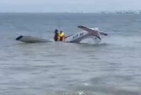 foto : pesawat jatuh ke laut