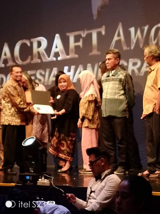 Borobudur Silver saat menerima Penghargaan dalam ajang Inacraft
