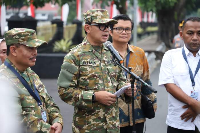 Wakil Menteri Dalam Negeri Bima Arya Sugiarto saat menyampaikan sambutan kepada Kepala Daerah yang mengikuti retreat di Akmil, Magelang