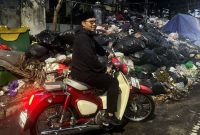 Foto: Wali Kota Yogyakarta Hasto Wardoyo melakukan sidak  sampah di seputaran Kota Yogyakarta, Senin (24/02/2025) malam