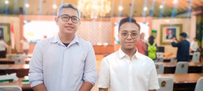 Foto Wawan-Peristiwaterkini ; Ketua Pimpinan Daerah Pemuda Muhammadiyah Kota Yogyakarta Muhammad Tegar (Tegar, berambut putih) bersama Kurniawan Andika Wakil Ketua Hikmah Kebijakan Publik  Kurniawan Dwi Andika (Dika)