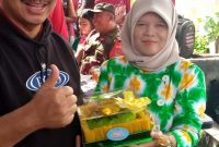 Foto Wawan-Peristiwaterkini -  Walikota Yogyakarta terpilih Hasto Wardoyo saat mencicipi makanan khas Kelurahan Wirogunan