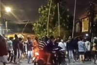 foto : suasana saat terjadi tawuran antar remaja