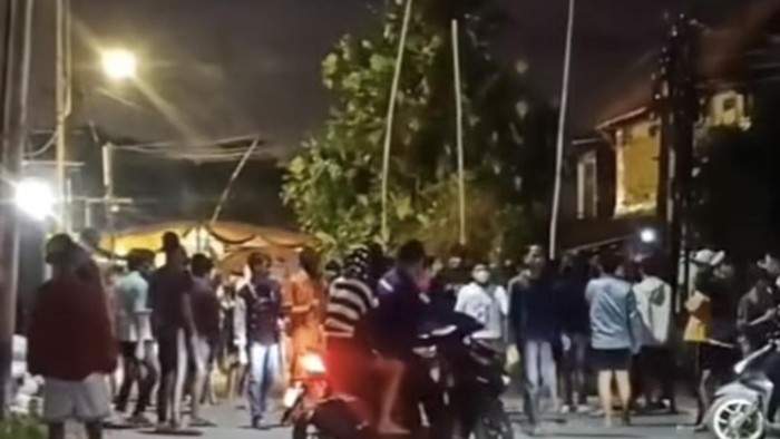foto : suasana saat terjadi tawuran antar remaja