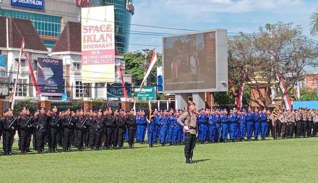 Gelar Pasukan Operasi Ketupat Progo 2025 di Halaman Mapolda DIY, Yogyakarta, Kamis (20/3/2025)