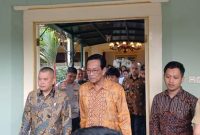 foto : Foto Wawan-Peristiwaterkini ; Menhub Dudy Purwagandhi dan Gubernur DIY Sri Sultan Hamengku Buwono X di Kompleks Kepatihan Kota Jogja, Rabu (12/3/2025).