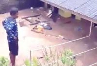 foto : peristiwa banjir bandang terjang pemukiman warga