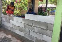 foto : salah satu pekerja konstruksi bangunan menggunakan di kabupaten OKU menggunakan Bata ringan Baturaden