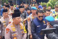foto: Kapolri Jenderal Listyo Sigit Prabowo saat mengunjungi rumah duka Kapolsek Negara Batin, AKP Anumerta Lusiyanto, di Kabupaten OKU Timur,