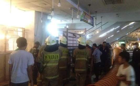 foto: suasana Mal Sesion City saat terjadi kebakaran