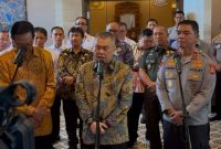 foto : Menteri Perhubungan (Menhub) Dudy Purwagandhi saat di wawancarai oleh awak media