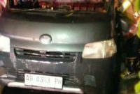 Foti Wawan-Peristiwaterkini ; Mobil Pickup yang terbakar di depan Pizza HUT Wirogunan (Simpang 4 Kalimambu), Minggu (16/03/25)