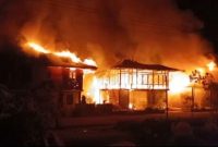 foto: Tiga rumah hangus terbakar di Pekon Sukabumi Lampung Barat