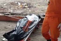 Foto Wawan-Peristiwaterkini; Pujo (35), warga Sirukem, Kalibening, Banjarnegara, Jawa Tengah Korban Laka Laut Pantai Parangtritis berhasil ditemukan Tim SAR Gabungan, Seni (14/4/2025) pagi.